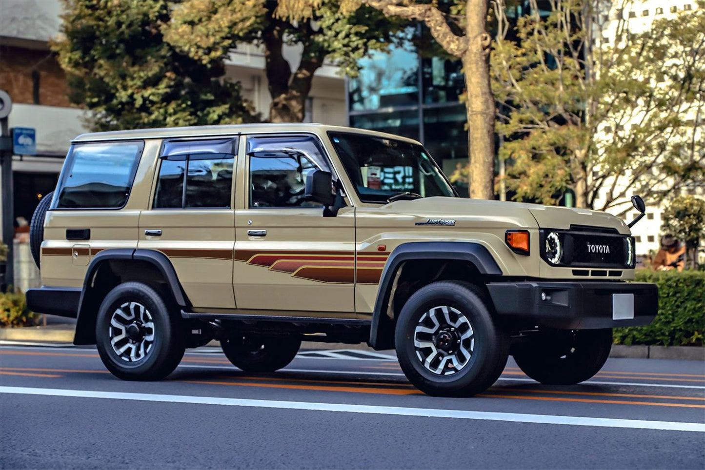 70 Series Land Cruiser Decal Body Stripe Kit (Muscat) - 76 Series (2007-)